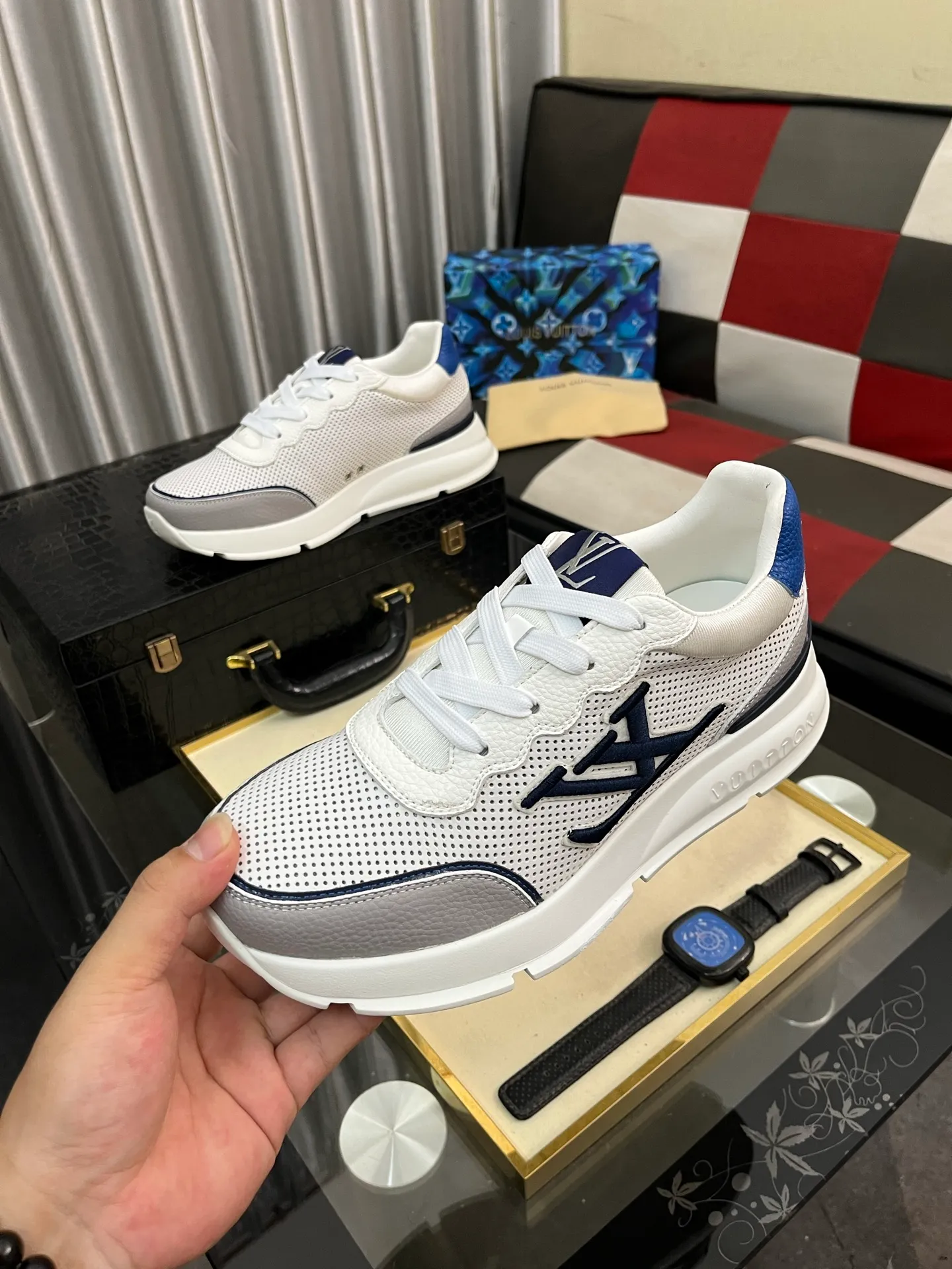 Men's shoes 💰440⌚️⌚️【LOUlS VUlTTON】Louis Vuitton ~ unique and casual style. LV counter purchasing 🏃casual shoes😍😍 are on sale at the men's counter at the same time. Italian imported brands select top-layer Italian cowhide. 🐑Sheepskin lining (refuses to discolor and rub feet) Sole: Original sole specially provided by the original factory 🎬Better in kind Code number: 38-446⃣️Color selection